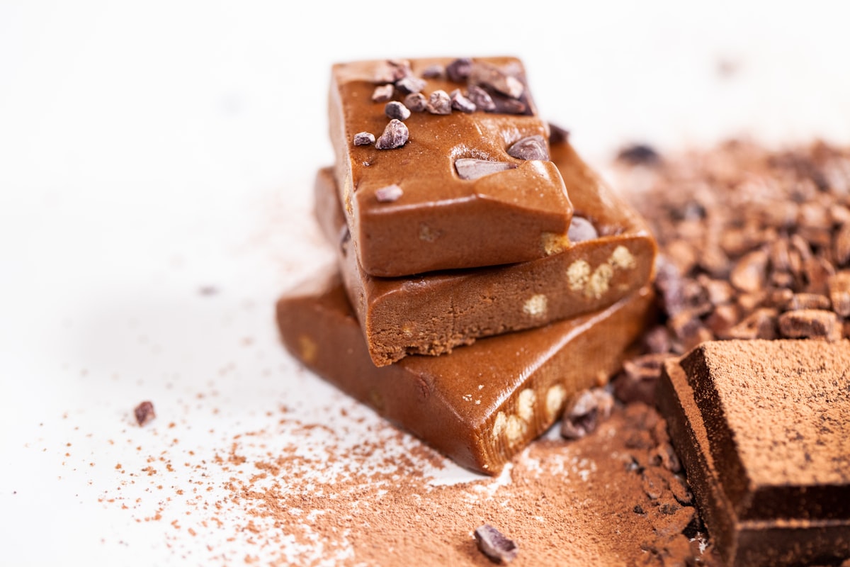 Mix energetico di mandorle, noci e frutti di bosco
